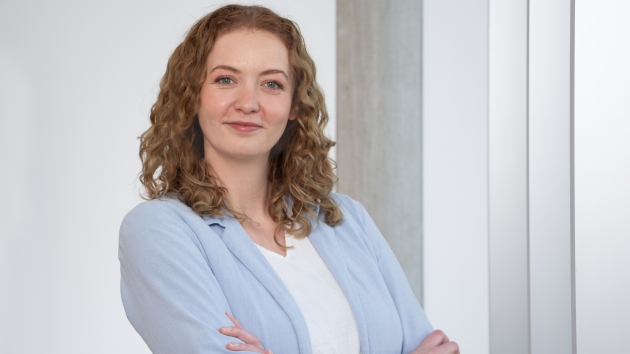 "CTV kann durchaus als struktureller Wandel im Werbemarkt bezeichnet werden" - Sara Kristjansdottir ist seit August 2024 Teamlead Digital Media Consulting der JOM Group in Hamburg - Quelle: Torben Frodermann